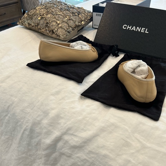 Chanel classic Flats in beige w black cap-toe size 38.5 - Picture 8 of 11
